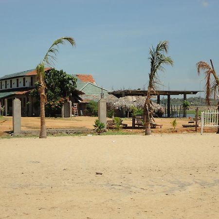 Yoho Hotel Arugambay Beach Inn Arugam Kudah Eksteriør bilde