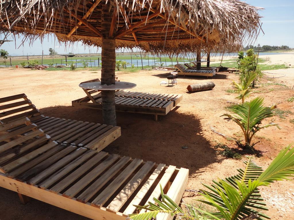 Yoho Hotel Arugambay Beach Inn Arugam Kudah Eksteriør bilde